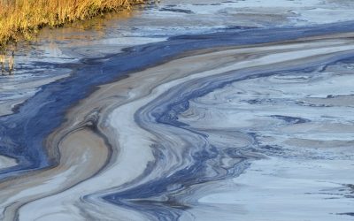 Oil-slick-in-water-000007514645_1600x621